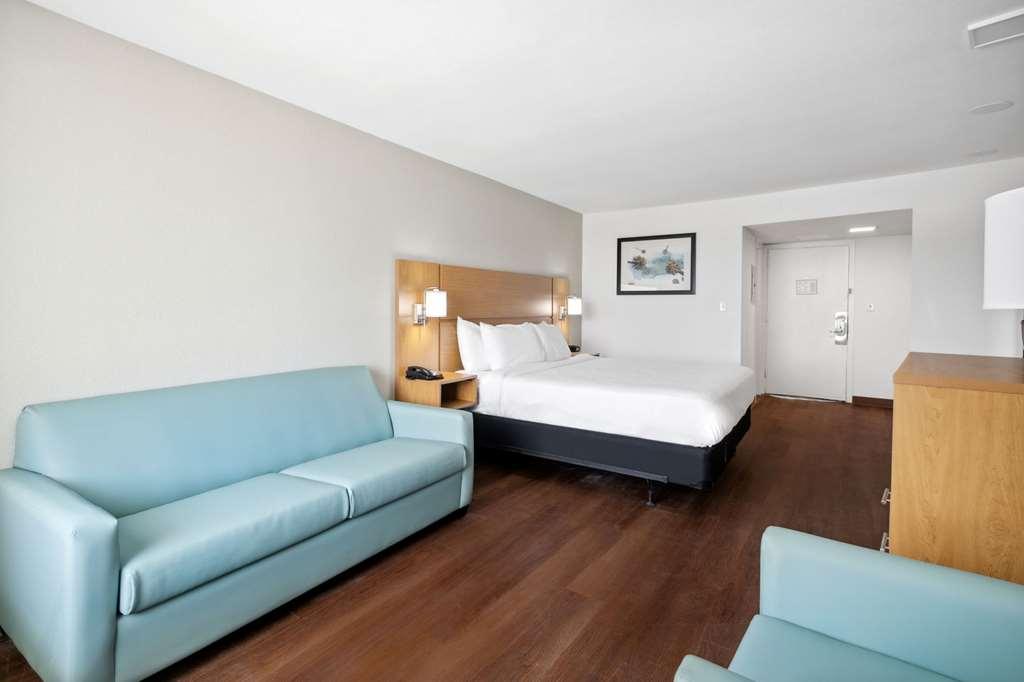 Chateau Beachfront Hotel, A By The Sea Resort Panama City Beach Room photo