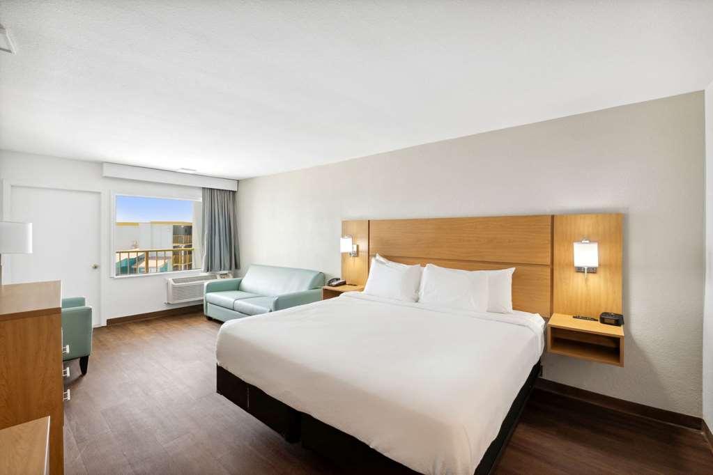 Chateau Beachfront Hotel, A By The Sea Resort Panama City Beach Room photo